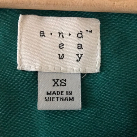 NWOT Emerald Green Bell Sleeve Dress - Picture 4 of 5